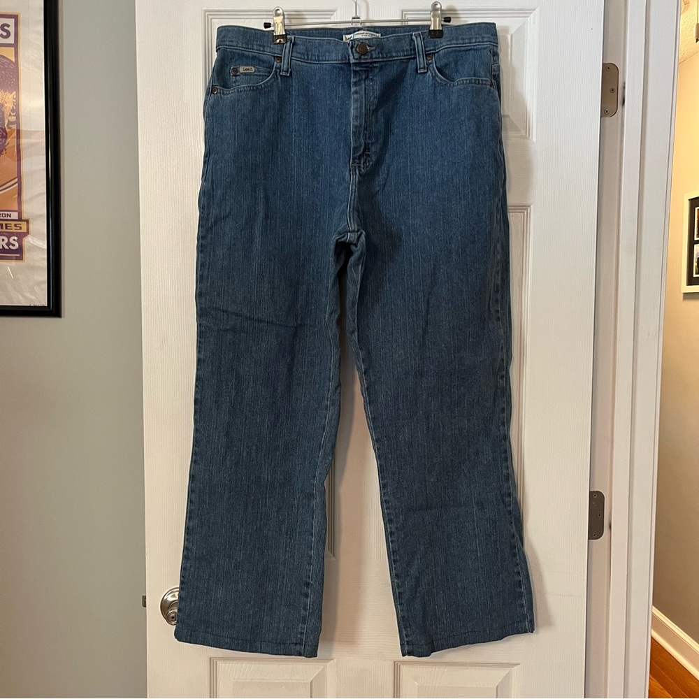 Lee size 16 Relaxed fit straight leg jeans